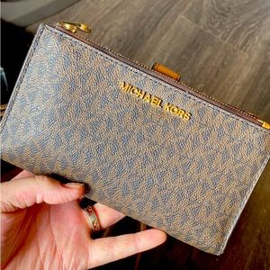 Micheal Kors Smartphone Wallet